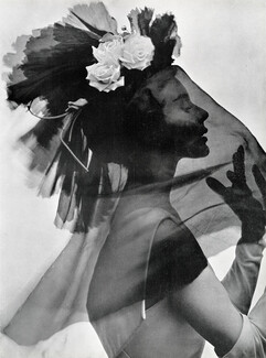 Balenciaga 1951 Coiffure en mousseline noire et roses blanches, Photo Pottier