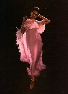 Pierre Cardin 1964 Plumes d'autruche, Feathered Evening Dress, Photo Pottier