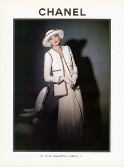 Chanel 1989 Inès de la Fressange Suit