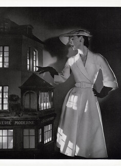 Jacques Fath 1951 Dans les reflets d'un décor, Robe manteau, Laffolay, Photo Guy Arsac