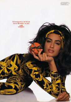 Hermès (Carrés) 1991 Another way to wear your Hermès scarf (L)