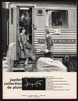 Jupiter (Raincoats) 1961 Bagages Louis Vuitton, Chapeaux Gélot, Train, Photo Léo Karr