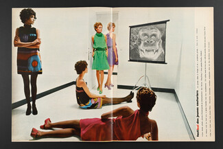 Festibal des jeunes couturiers, 1967 - Photos Helmut Newton, King Kong, Monkey, Pierre Cardin, Jean Patou..., 10 pages