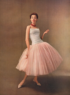 Christian Dior 1954 Corsage brodé, Jupe de tulle rose, Photo Pottier