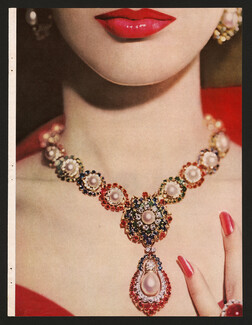 Van Cleef & Arpels 1960 Necklace, Jewels facing east