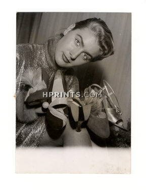 Laure (Shoes) 1950 Original Press Photo Agip, Robert Cohen