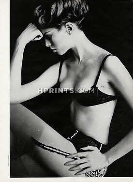 Lingerie, Garters 1964 Photo Jean-Loup Sieff
