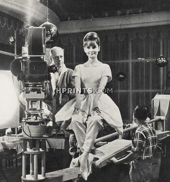 Audrey Hepburn — Plus parisienne qu'une parisienne, 1962 - Photos Bob Willoughby, Givenchy, Tournage de "Paris pétille", 6 pages