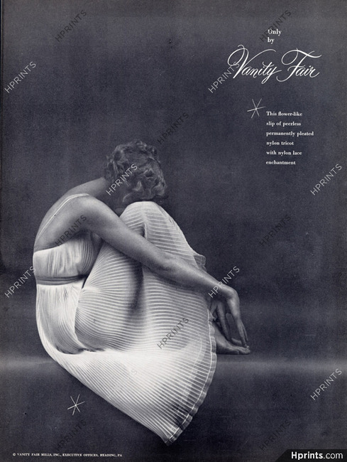 Vanity Fair (Lingerie) 1950 Photo Mark Shaw, Nightgown