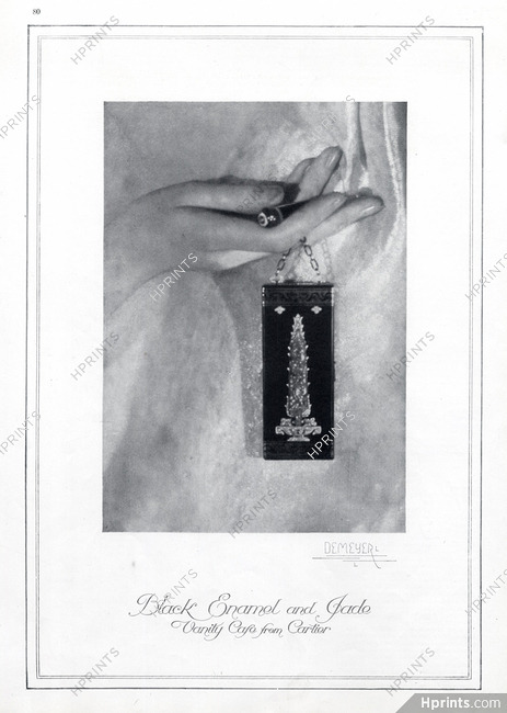 Cartier (Jewels) 1926 Black Enamel and Jade, Vanity Case