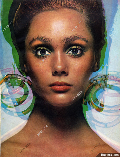 Ellen Haynes (Jewels) 1970 Plastic Swingers Earrings