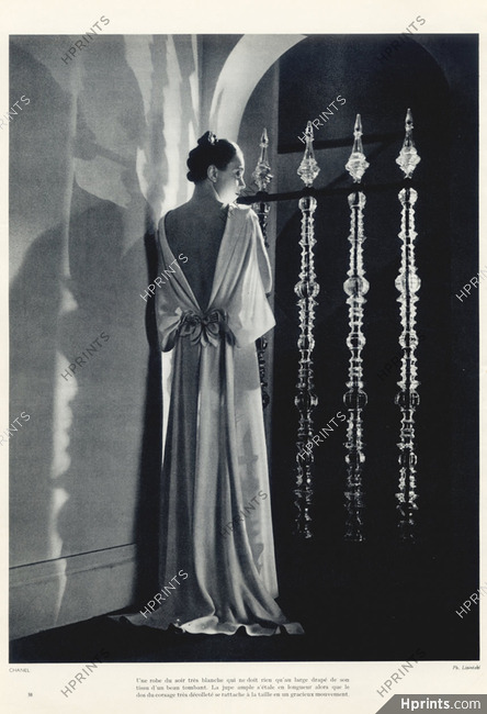 Chanel 1935 backless white Evening Gown, Photo Lipnitzki