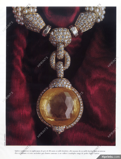 Cartier (Jewels) 1984 Sphère en Saphir Jaune...Photo Daniel Jouanneau