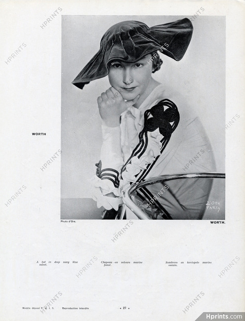 Worth 1934 Hat in deep navy blue velvet, Photo Madame D'Ora, Fashion Photography