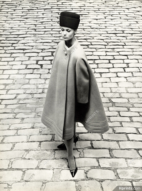 Nina Ricci 1962 Large manteau en lainage, Manches Kimono