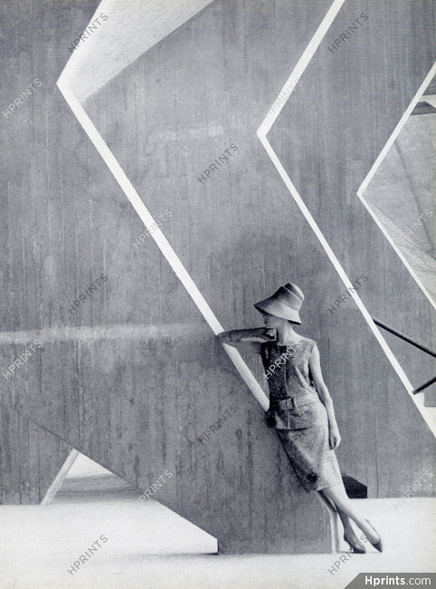 Pierre Cardin (Couture) 1960 Photo Guy Bourdin