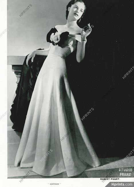 Robert Piguet 1938 White Evening Gown, black velvet, Photo