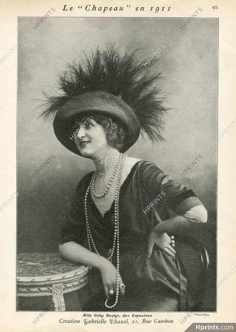 Chanel, 1939.  Hats vintage, Womens fashion vintage, Vintage hats 1920s