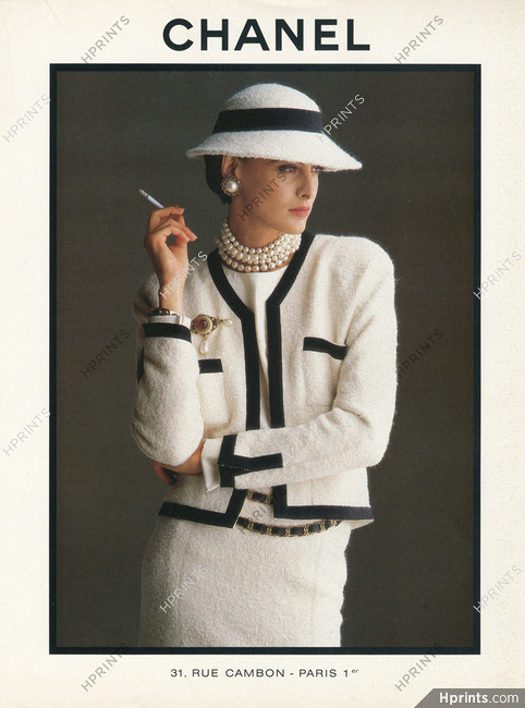 Chanel 1986 Ensemble blanc gansé de noir, ceinture chaîne, Chapeau assorti