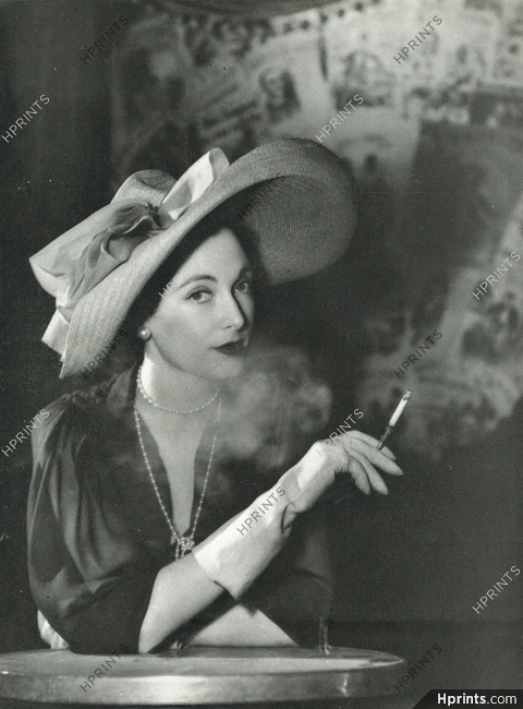 Legroux Soeurs 1950 Capeline, Photo Guy Arsac, Cigarette Holder