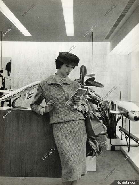 Manguin 1958 Suit, Dumas & Maury, Hermès (Handbag, Gloves), Photo Pottier à Air France aux Champs Elysées