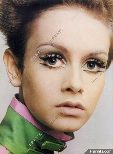 Winding up on Twiggy” [Vogue, October 15,1967] Photo by Bert Stern
