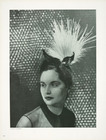 Janette Colombier 1946 Béguin noir, crosse de héron jaune, motif de jais, Feathers Hat, Photo Pottier